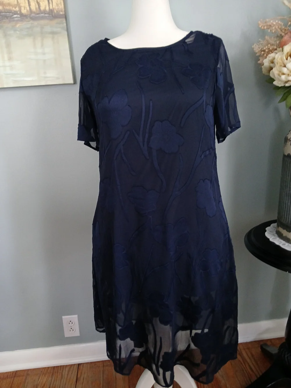 Navy Floral Textured Maxi Dress - Women - Picture 2 of 3